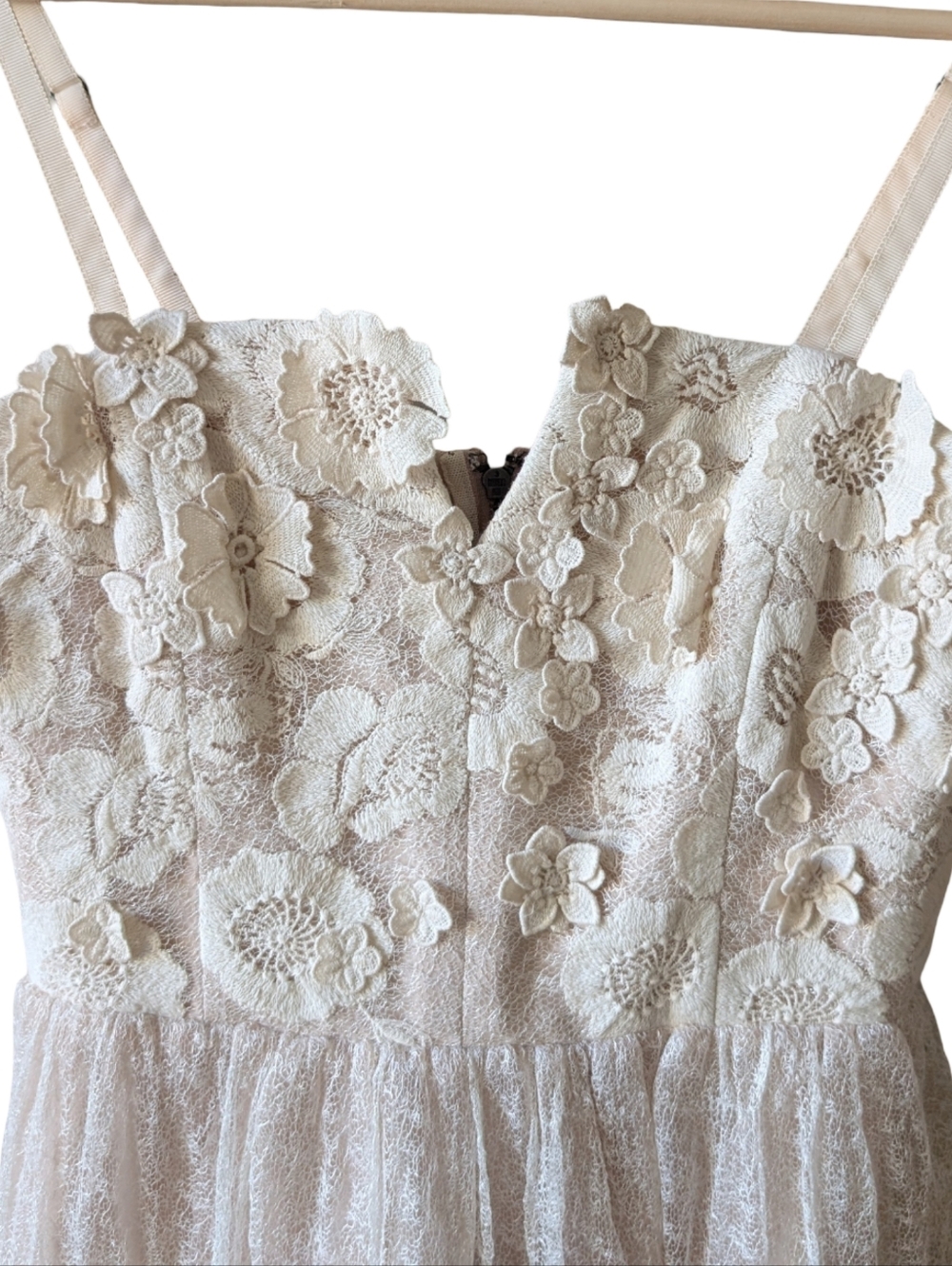 Alice + Olivia Devorah 3D Floral Appliqué Lace Mini Dress Size 6 - Picture 6 of 14